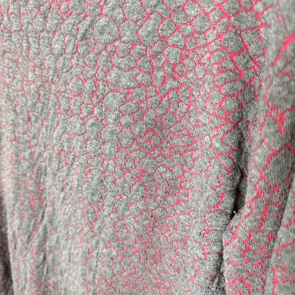 Halogen Women’s Medium Gray Hot Pink Crew Neck Animal Print Pullover Sweater - Picture 3 of 9